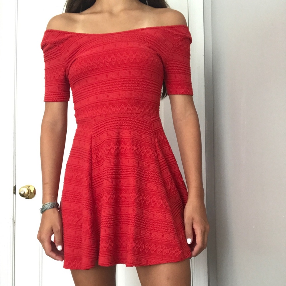 Patterned bright red flowey dress